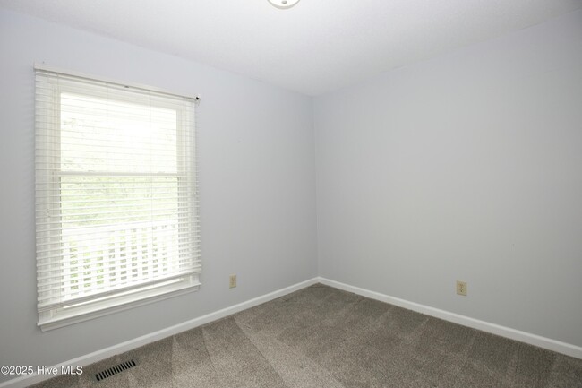 Building Photo - 2435 Longleaf Dr SW