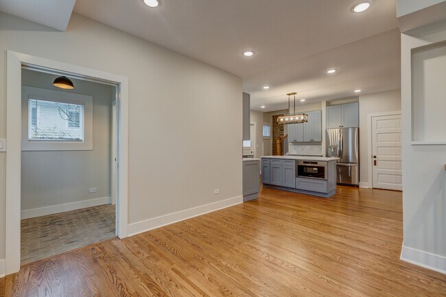 Building Photo - 5241 Lyman Ave