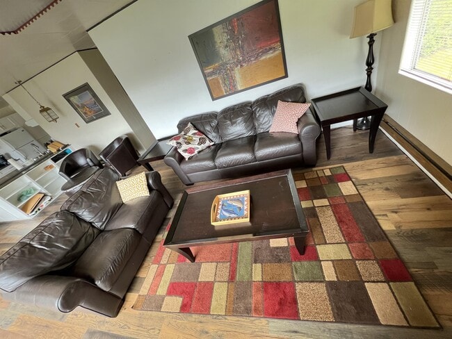 Building Photo - 31 SW Lake Roesiger Rd