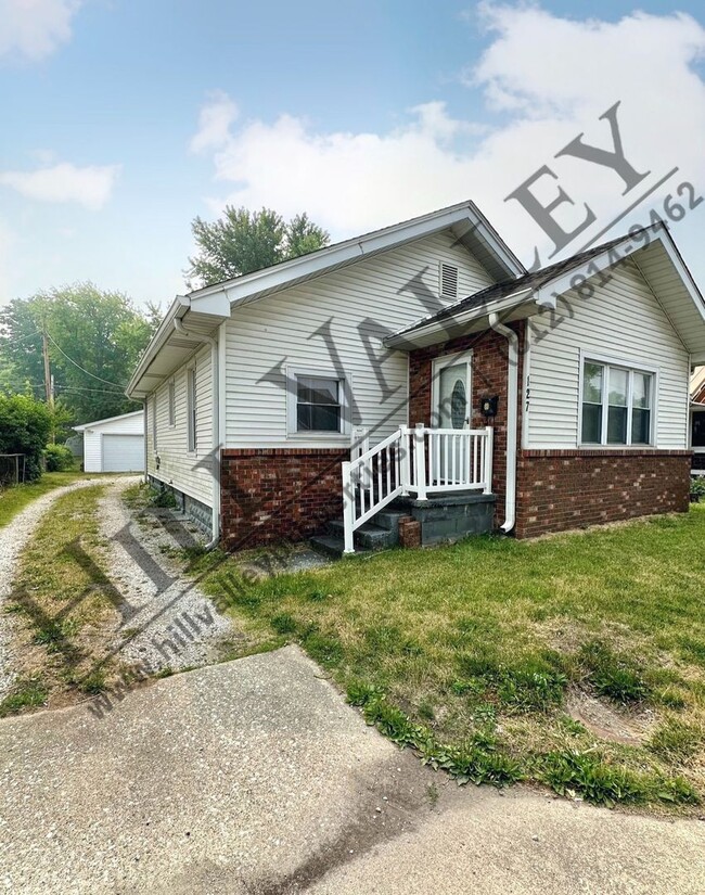 Building Photo - Two Bedroom Home - East Side Location