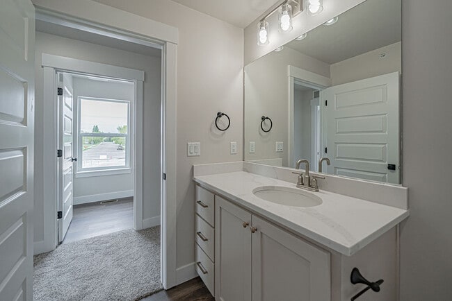 Building Photo - 2966 Huntshire Ave