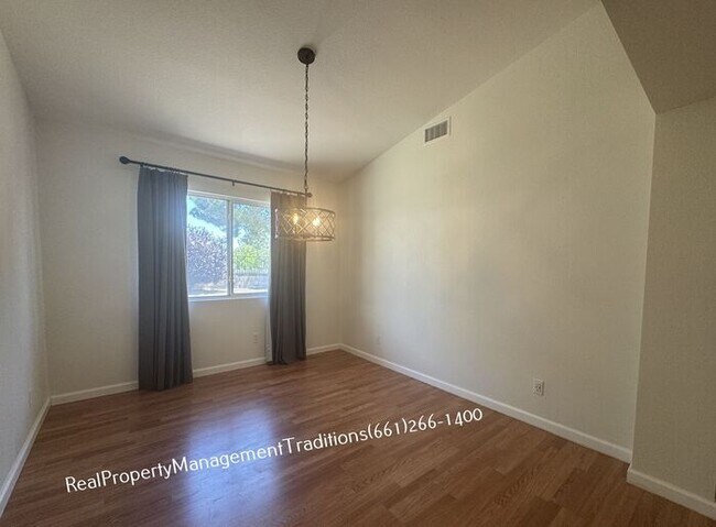 Building Photo - 3Bed+2 Bath Rancho vista Home
