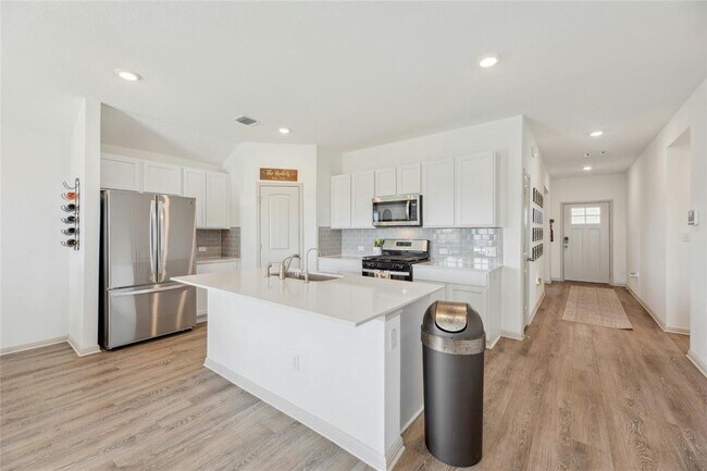 Building Photo - 241 Sweetwater Crk Ln