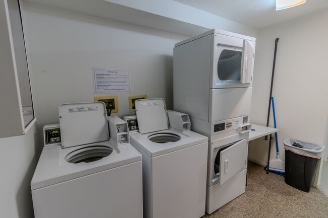 Building Photo - Live Where the City Comes Alive