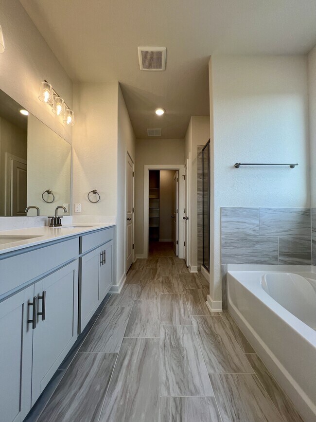 Building Photo - 14426 Daphne Bnd