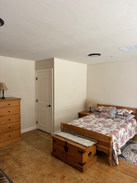 Building Photo - 2091 Fallbrook Ct