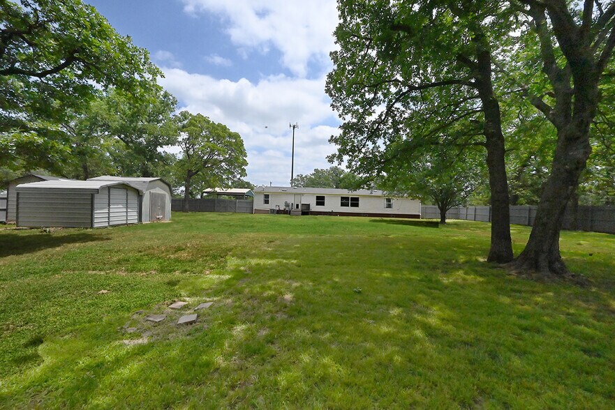 Building Photo - 712 S Brush Creek Rd