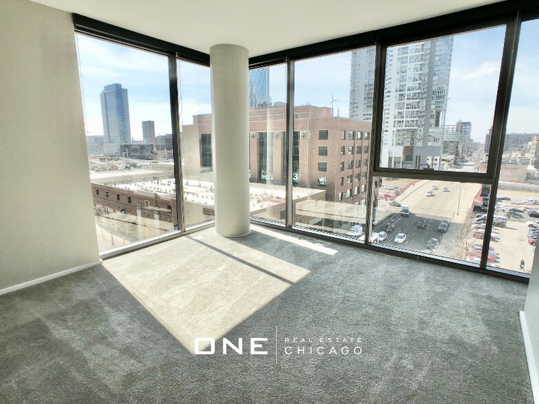 Building Photo - 123 N Desplaines St