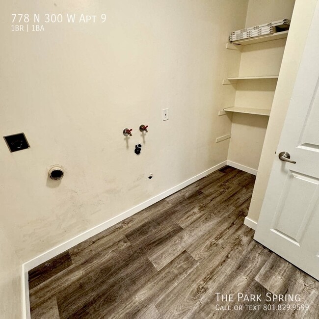 Building Photo - Large Top Floor Pet Friendly 1 Br in Marma...