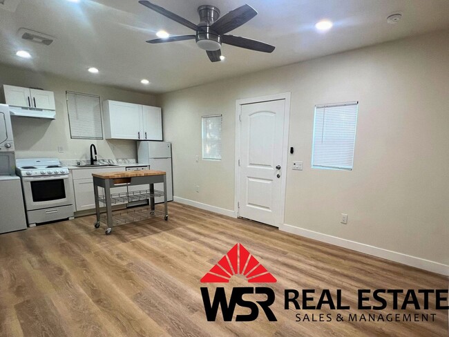 Building Photo - Newly Renovated Rental!