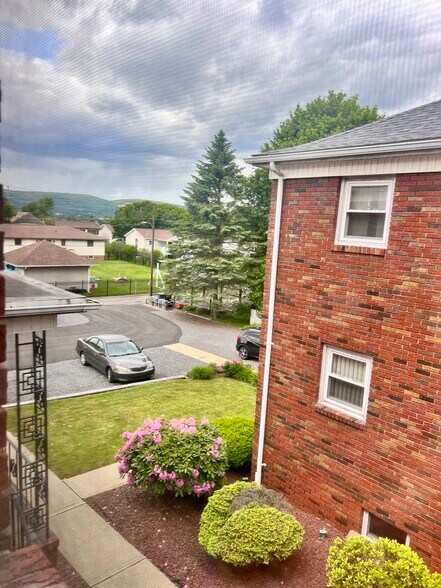 Building Photo - 2722 Pittston Ave