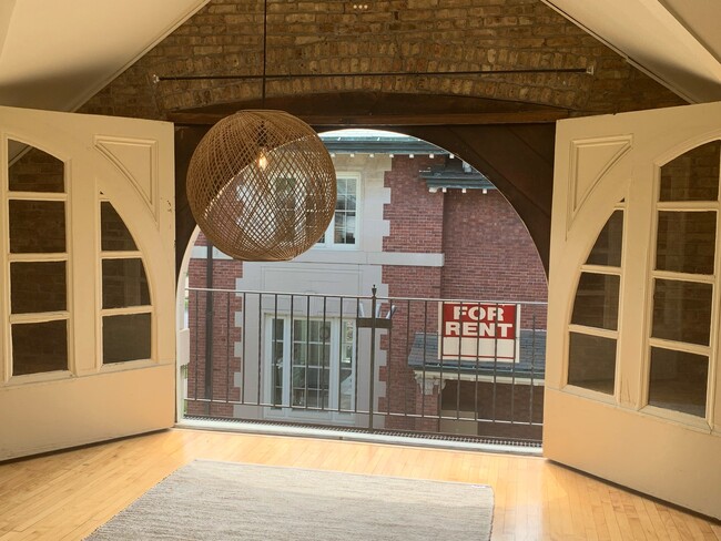Building Photo - 2221 N Terrace Ave