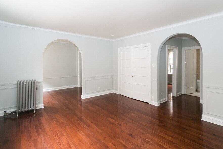 Building Photo - 547 W Surf St