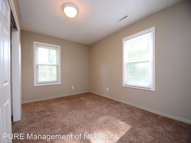 Building Photo - 2 br, 1.5 bath House - 1410 Lindwood Dr