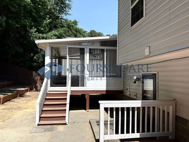 Building Photo - Spacious 4-Bed / 3-Bath Single-Family Home with Sunroom, Fenced Yard. Convenient to Southeast Ral...