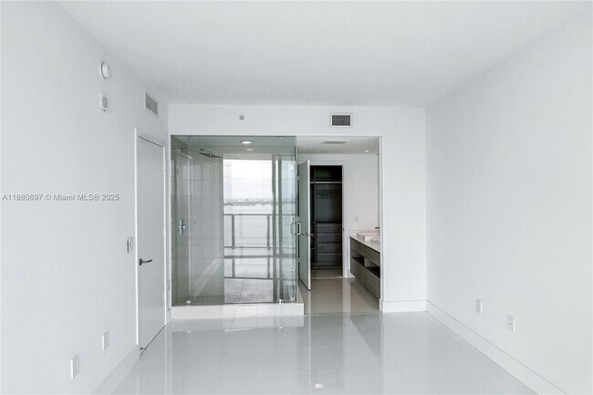Building Photo - 460 NE 28th St