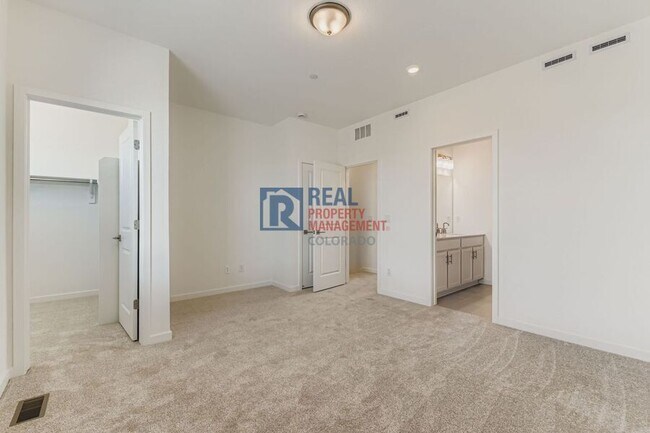 Building Photo - 1747 Peak Lp