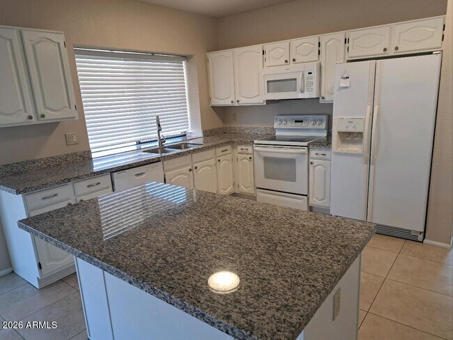 Building Photo - 98 E Evelyn Ln