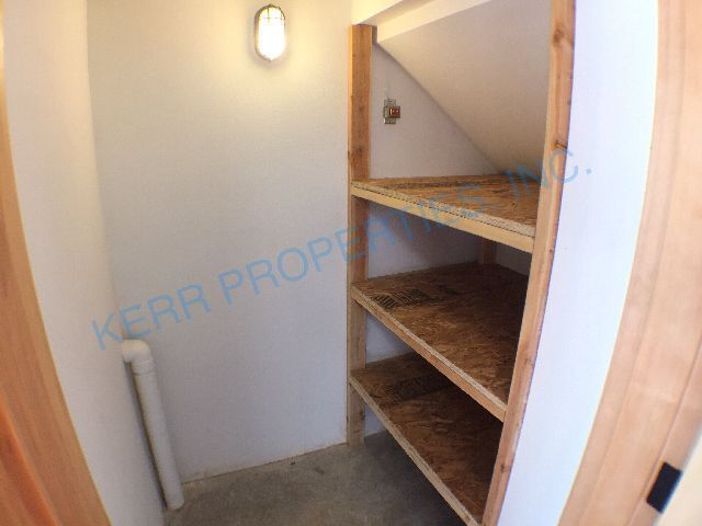 Building Photo - FREE RENT! Charming 3-Bed Home with 1.5 Ba...