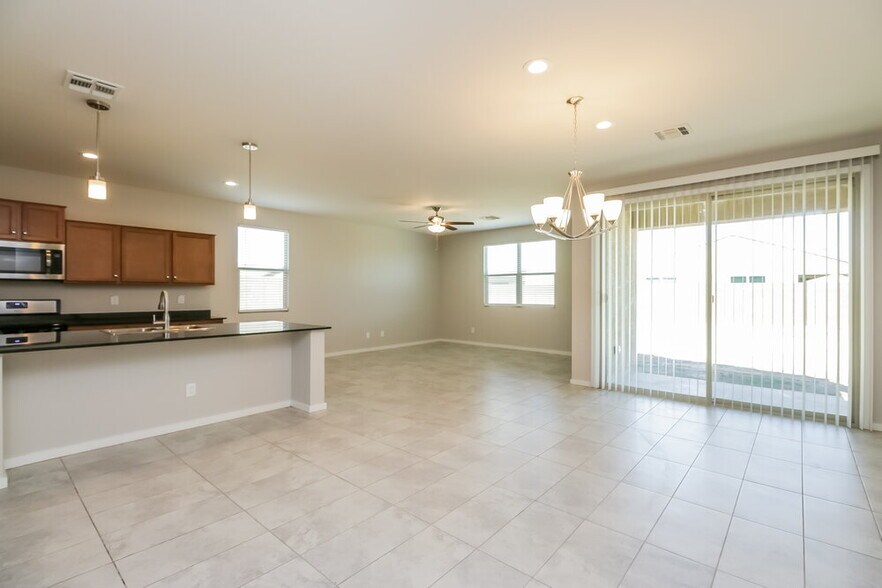 Building Photo - 654 Glen Canyon Dr