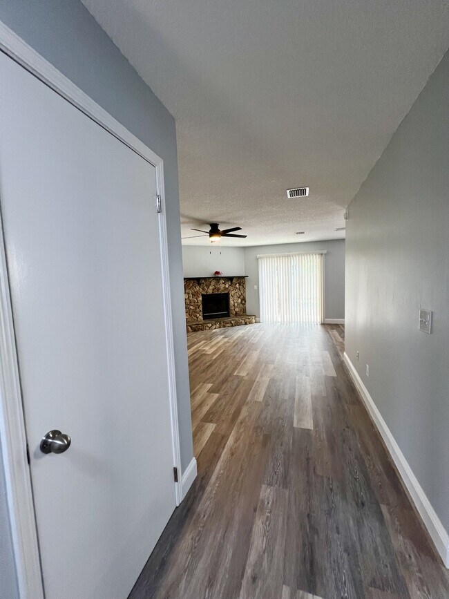 Building Photo - 11446 Skimmer Ct