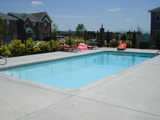 Building Photo - 4 x 3.5 single family home great for commuters!