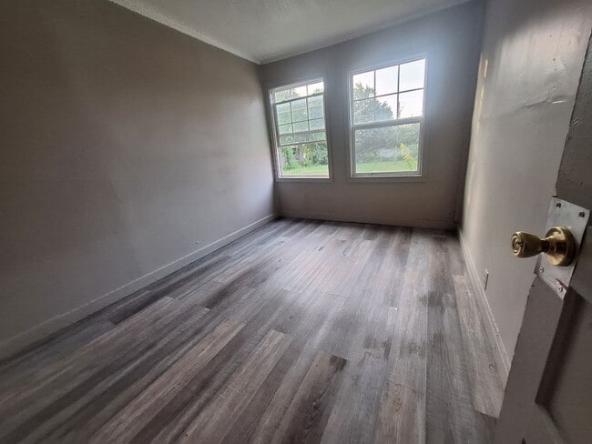 Building Photo - Affordable 3 Bedroom Duplex