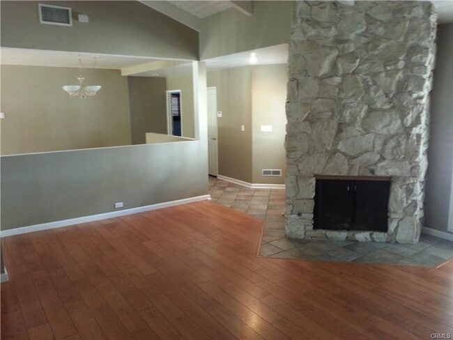 Building Photo - 542 E Adams Ave