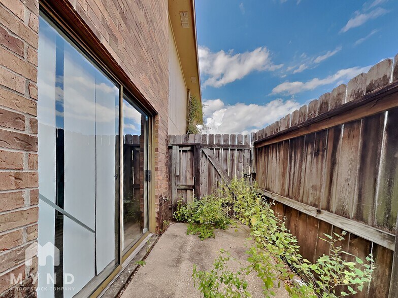 Building Photo - 21502 Millhouse Rd