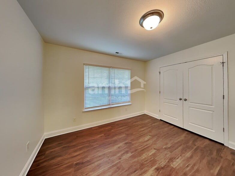 Building Photo - 1684 Woods Ln