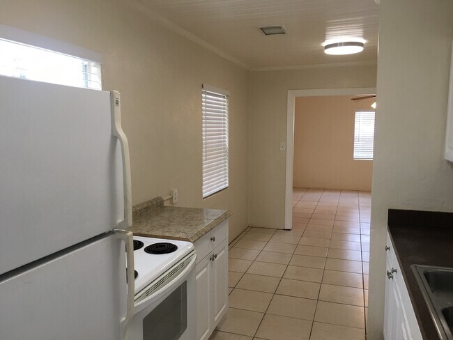 Building Photo - North Hyde Park - UT Area