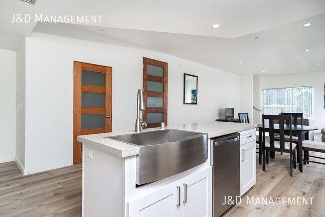 Building Photo - 3333 Reynard Way