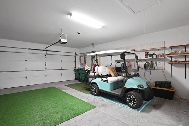 Building Photo - 211 Hampton Cir