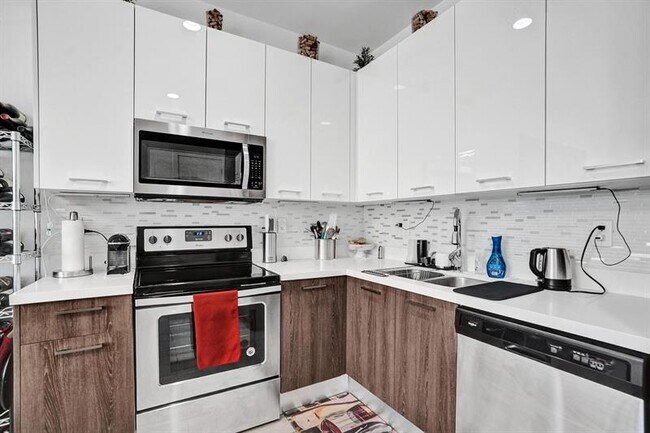 Building Photo - 480 NE 35th Ct