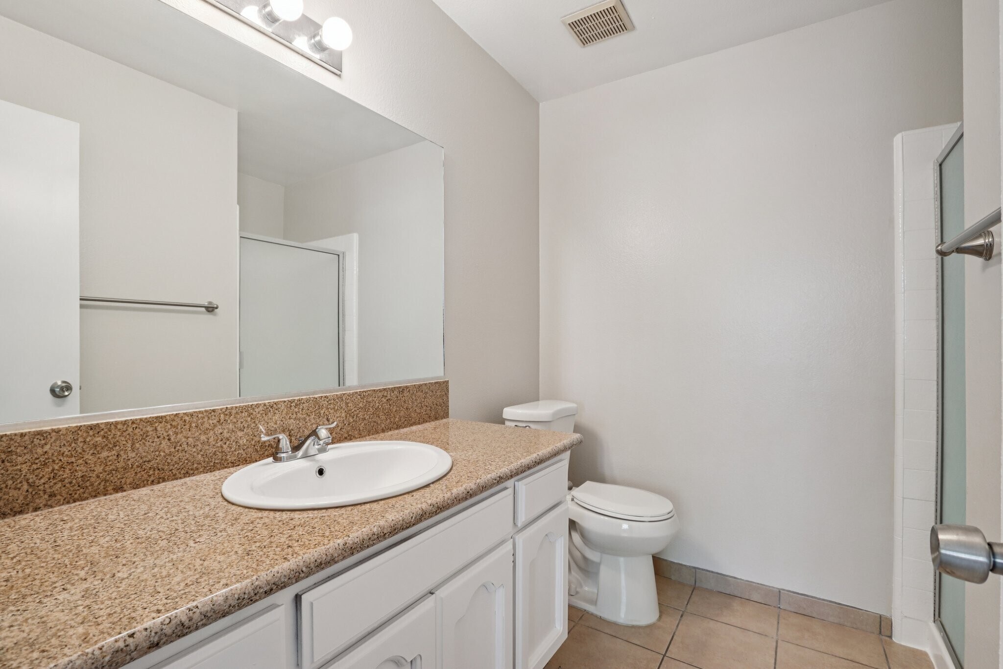 Building Photo - 421 N Kenneth Rd