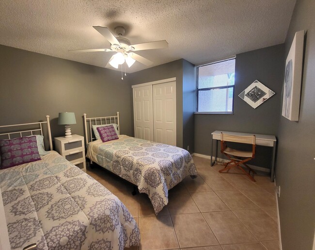 Building Photo - 750 Egret Cir