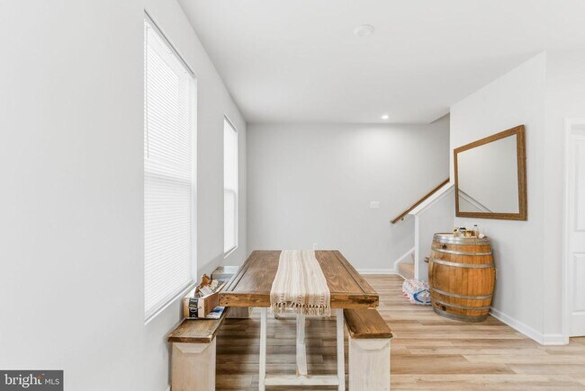 Building Photo - 66 National St