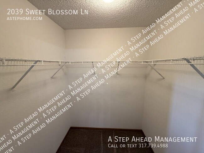Building Photo - 2039 Sweet Blossom Ln