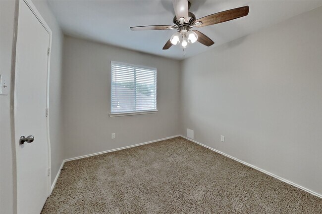 Building Photo - 1806 Usher Ct