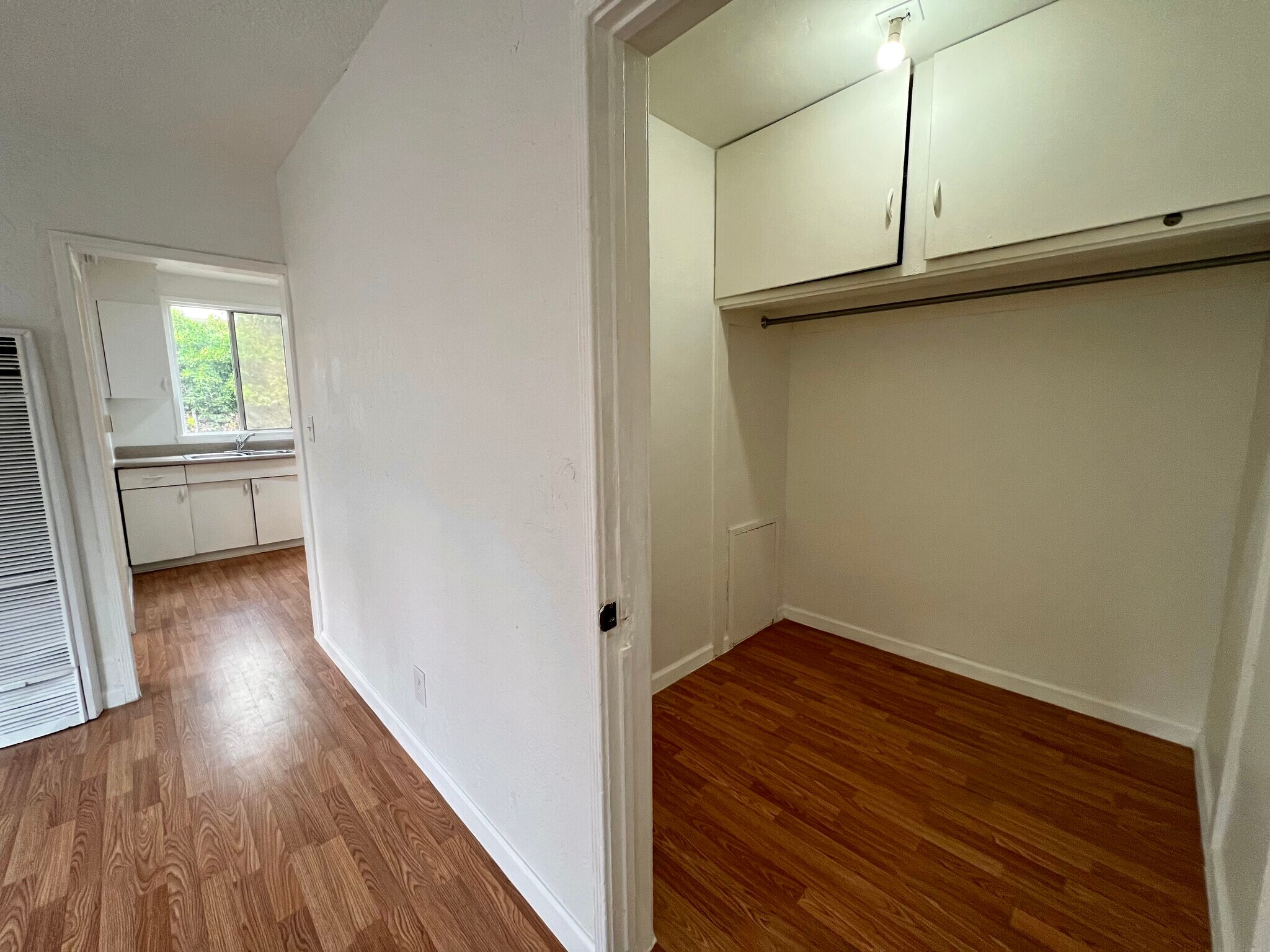 Building Photo - 2209 S Ridgeley Dr