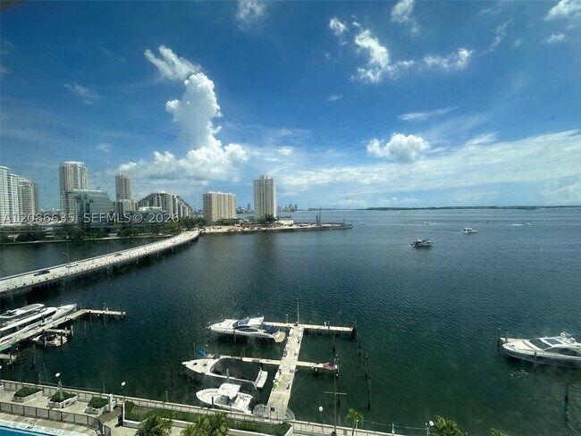 Building Photo - 905 Brickell Bay Dr