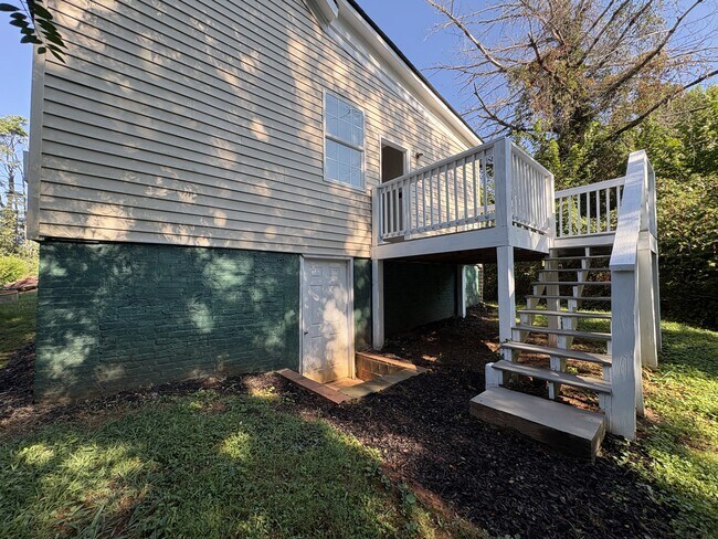 Building Photo - 1114 Knight St