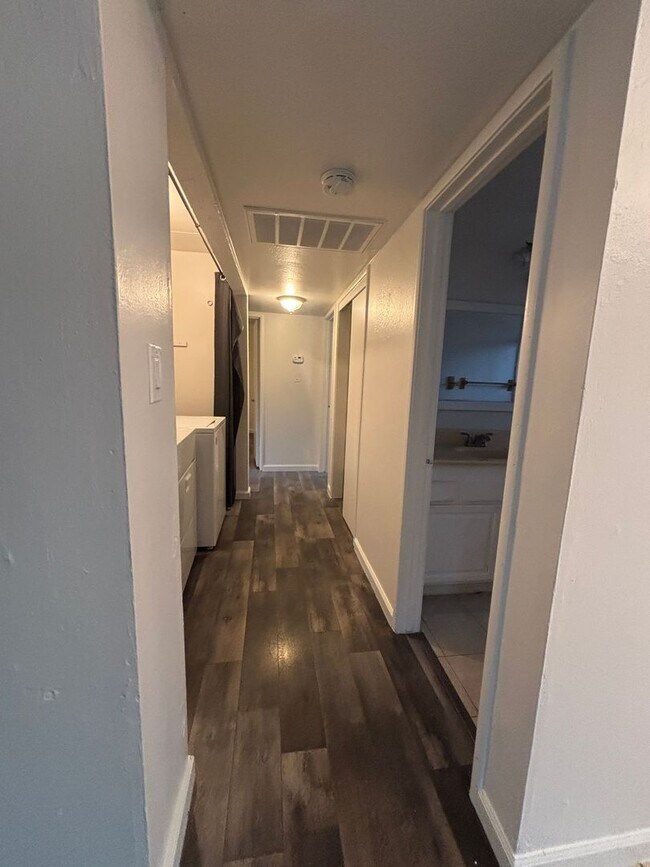 Building Photo - $500.00 Off Move In Special! East Roseville, Sierra Gardens 3 Bedroom, 2 Bathroom, 2 Car Garage, ...