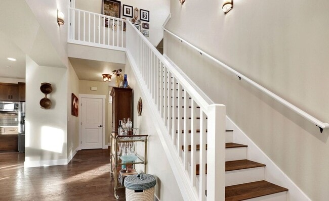 Building Photo - Beautiful Custom 4-bedroom 2.5 bath home. Barkley Neighborhood!