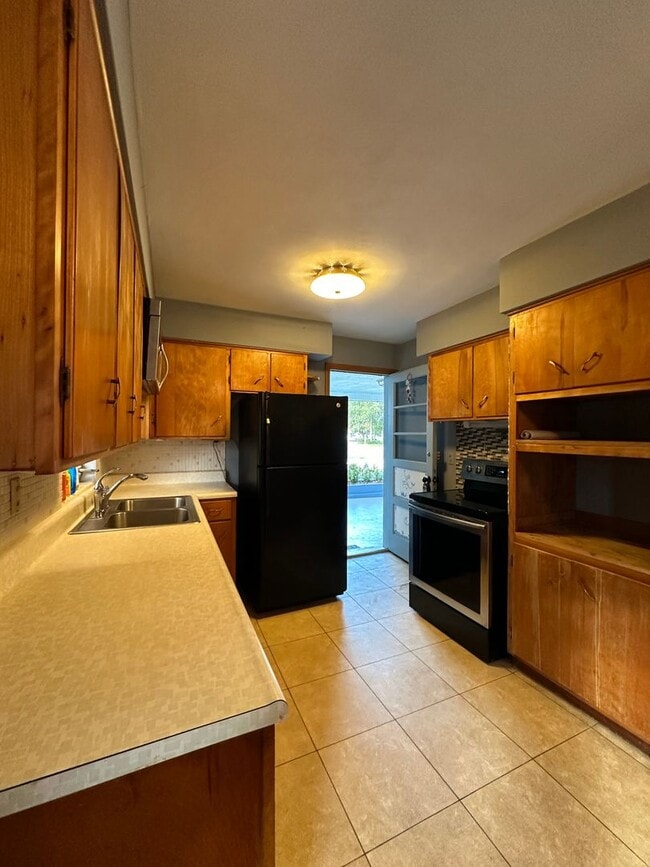 Building Photo - Nice 2/1 Home w/ Fenced Yard in St Cloud