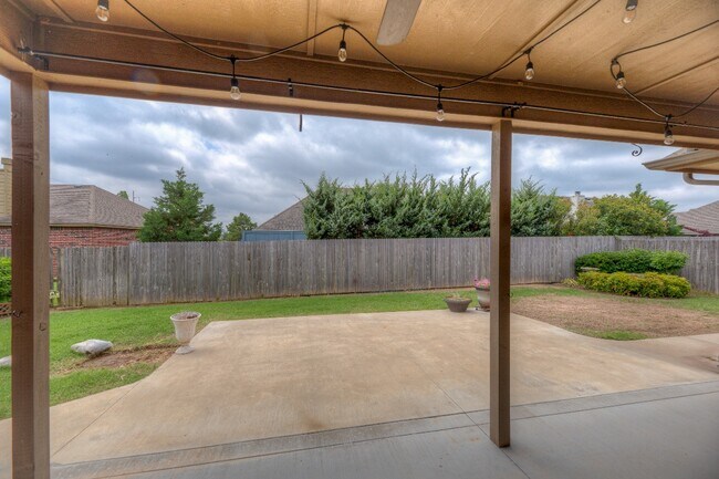 Building Photo - 1501 W Birmingham St