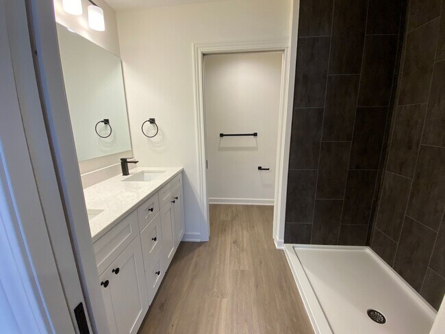Building Photo - 2476 Cedarwood Ln