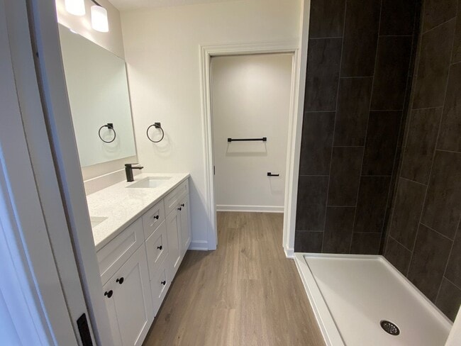 Building Photo - 3 Bedroom End Unit