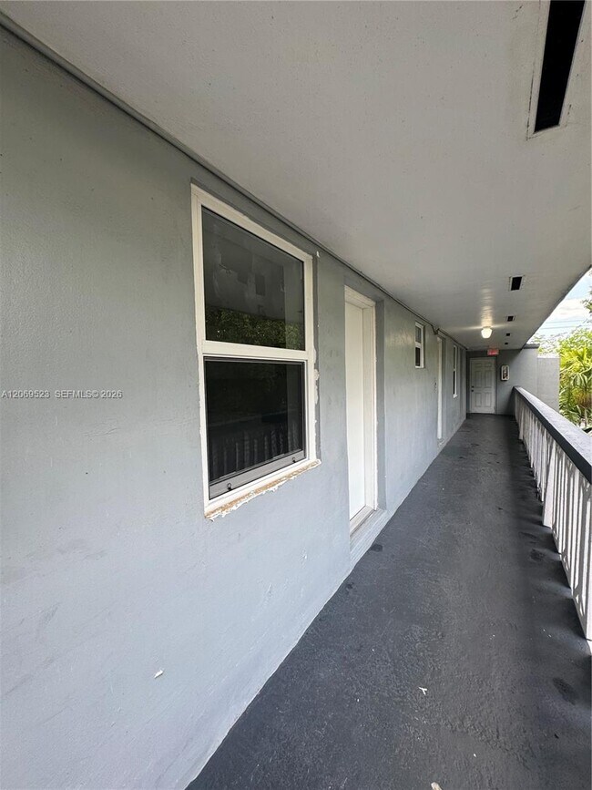 Building Photo - 1398 NE 191st St