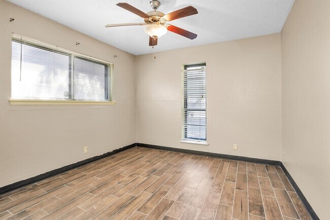 Building Photo - 23918 Spring Gum Dr